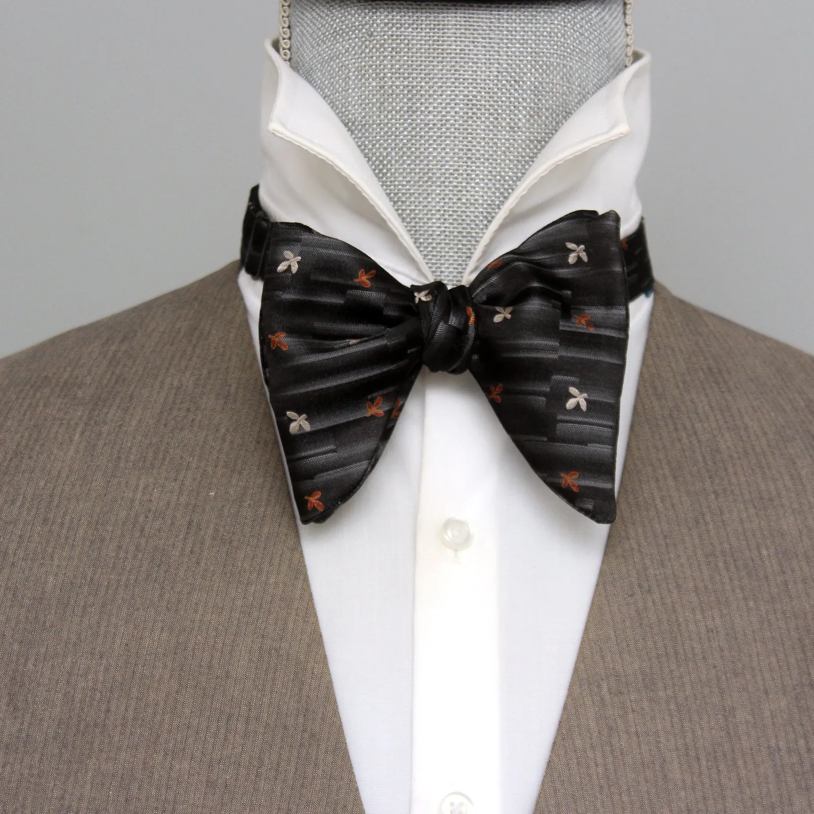 Big Butterfly Bow tie in Black Silk Bow Tie
