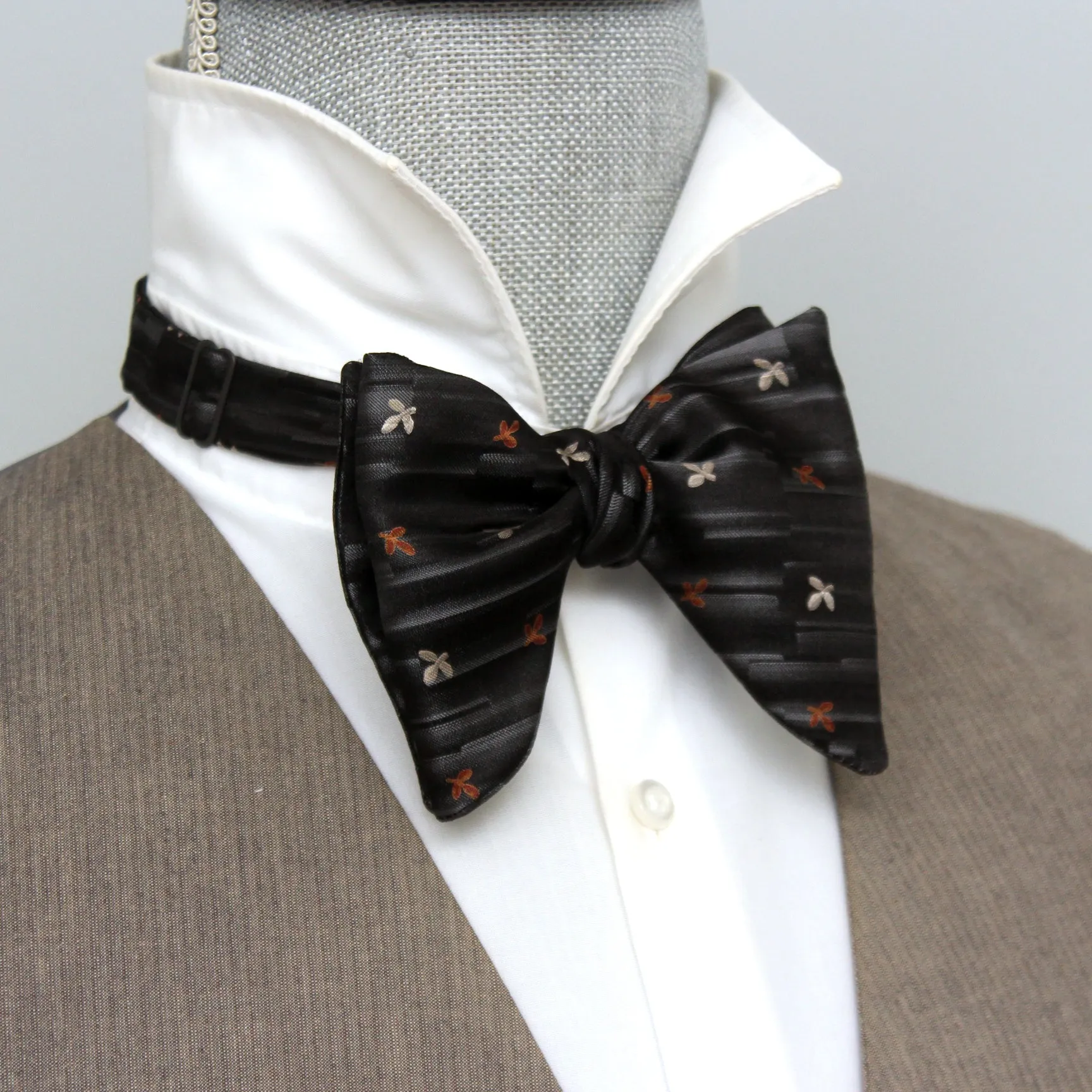 Big Butterfly Bow tie in Black Silk Bow Tie