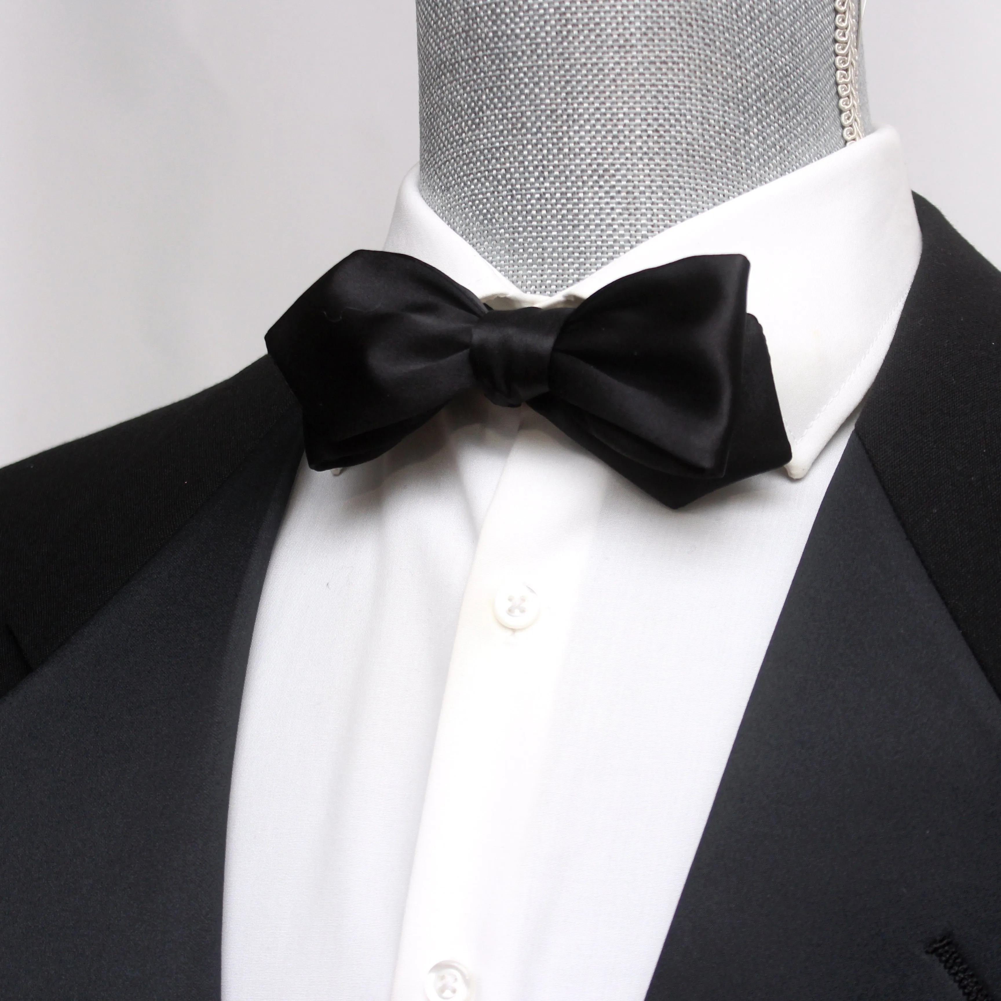 Black Diamond Point Silk Self tied Bow Tie
