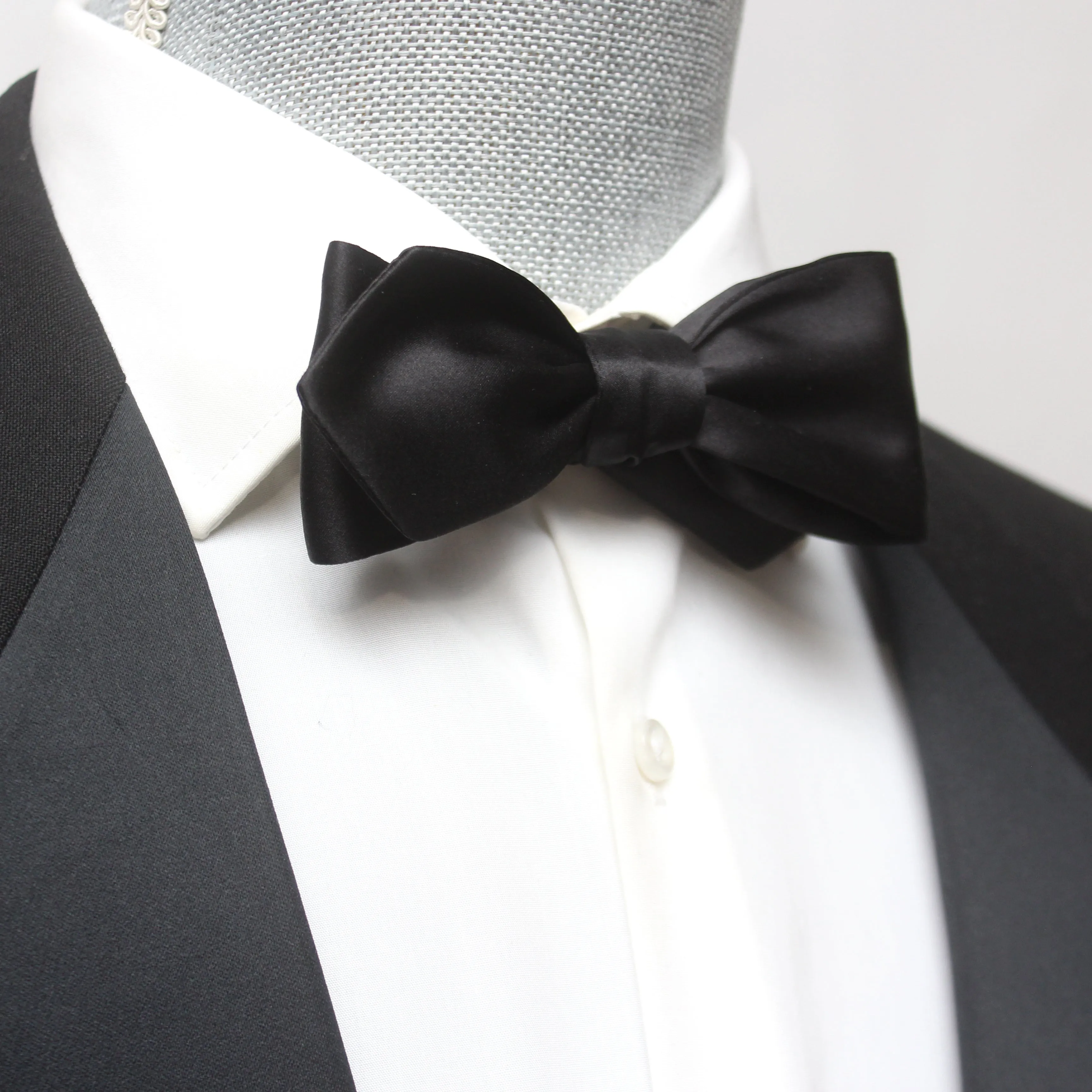 Black Diamond Point Silk Self tied Bow Tie