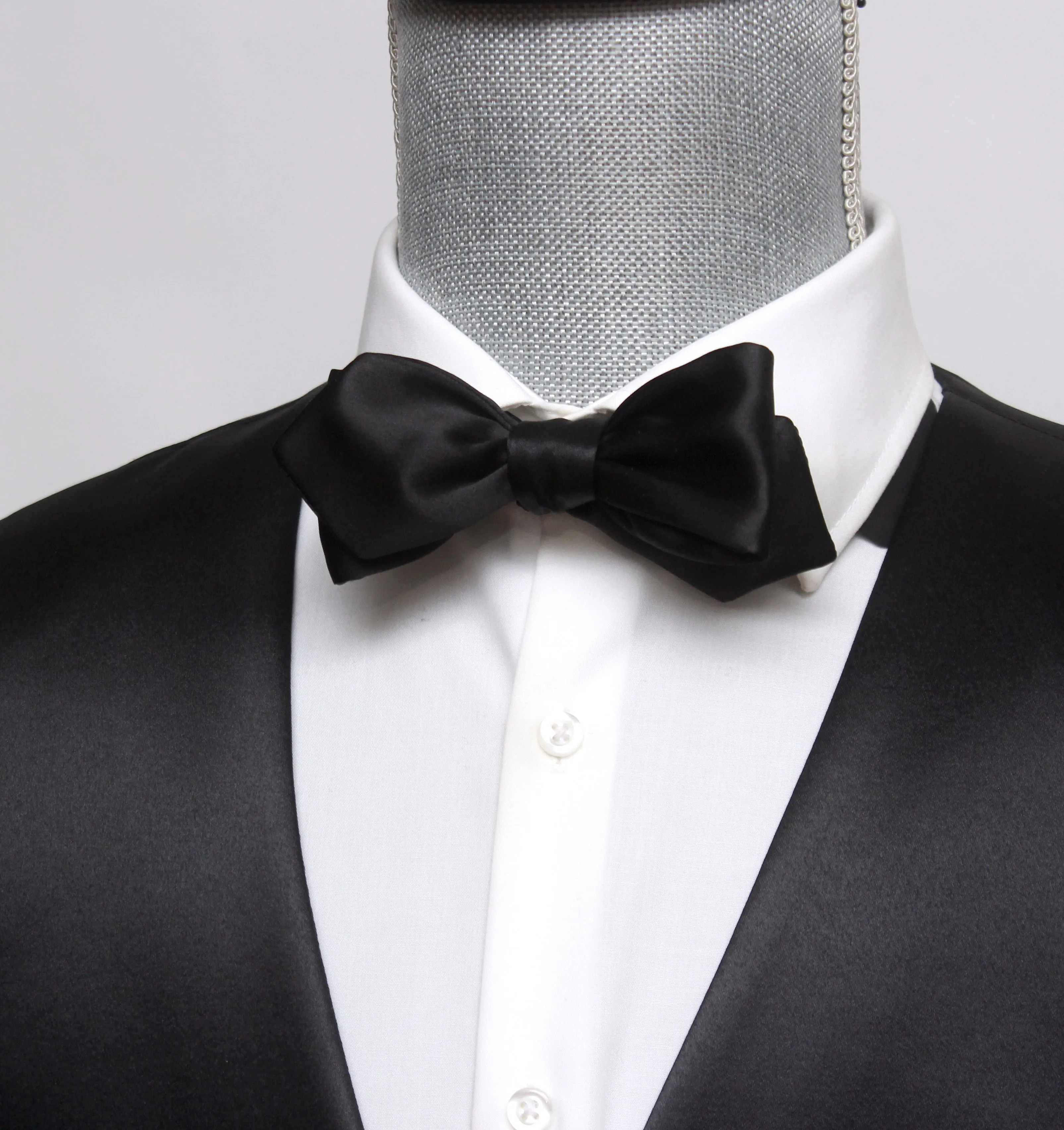 Black Diamond Point Silk Self tied Bow Tie