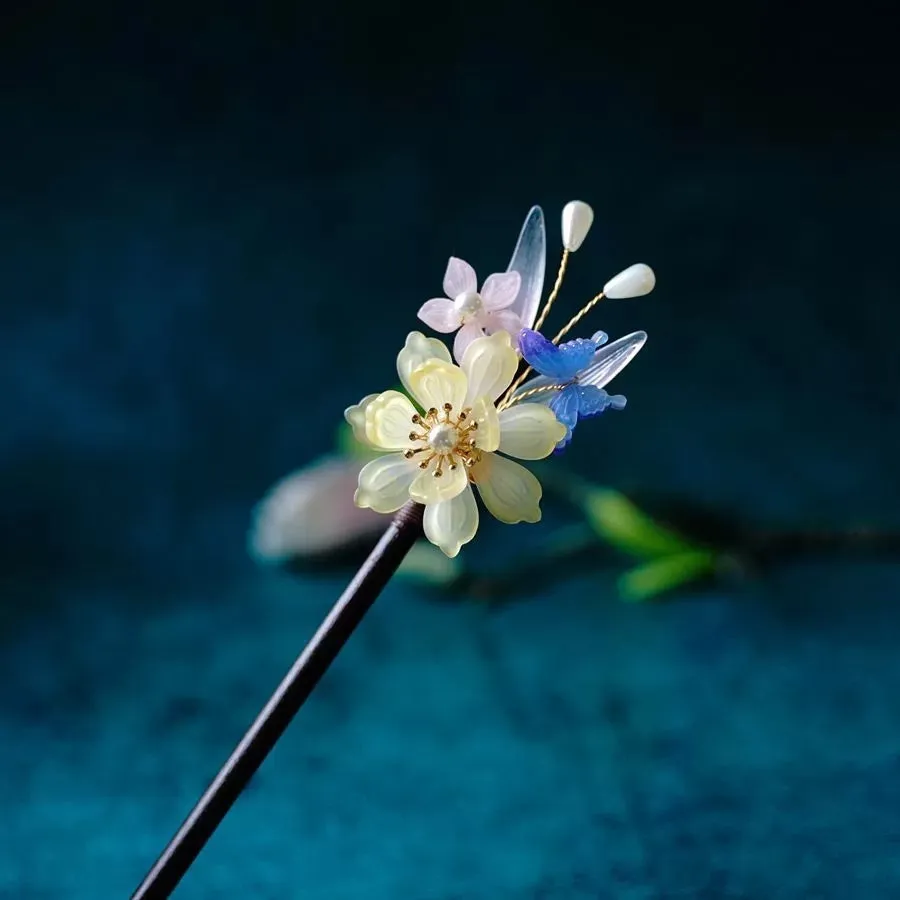 Simple and Stylish Women's Peach Blossom Style Tassel Hairpin