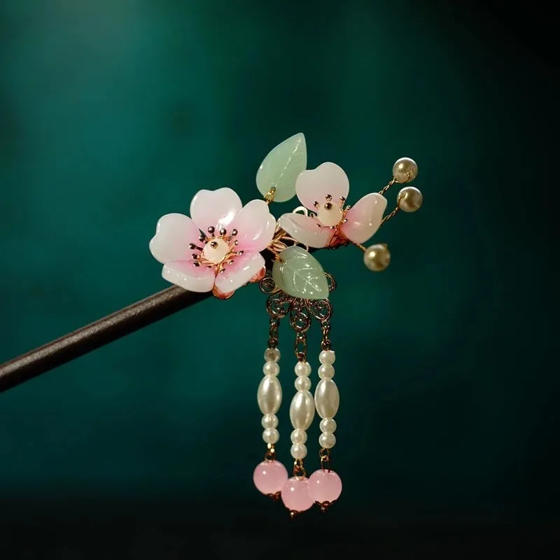 Simple and Stylish Women's Peach Blossom Style Tassel Hairpin