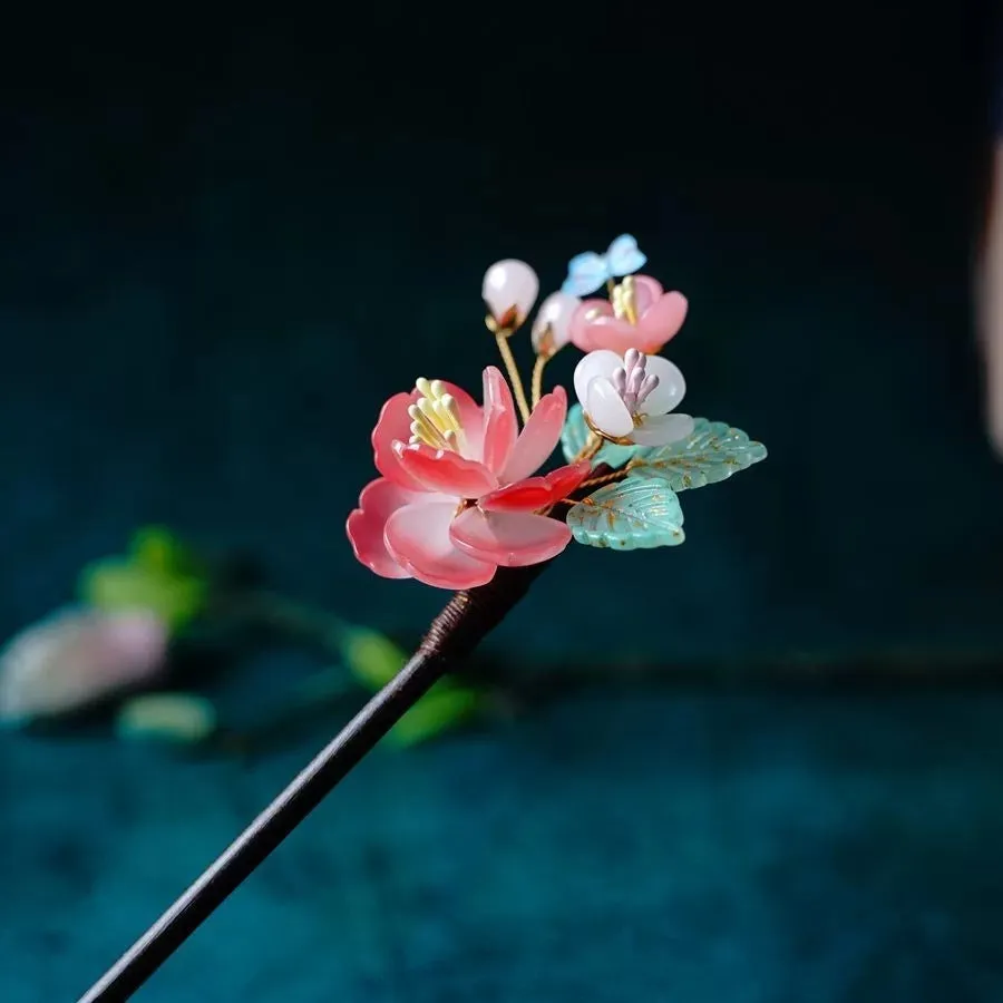 Simple and Stylish Women's Peach Blossom Style Tassel Hairpin
