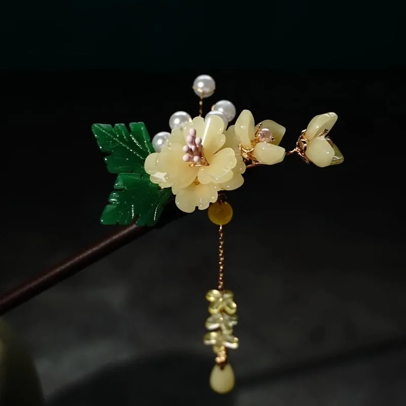 Simple and Stylish Women's Peach Blossom Style Tassel Hairpin