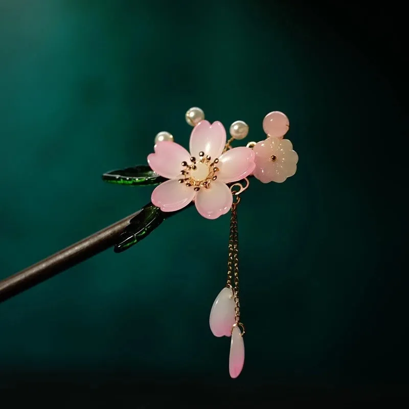 Simple and Stylish Women's Peach Blossom Style Tassel Hairpin